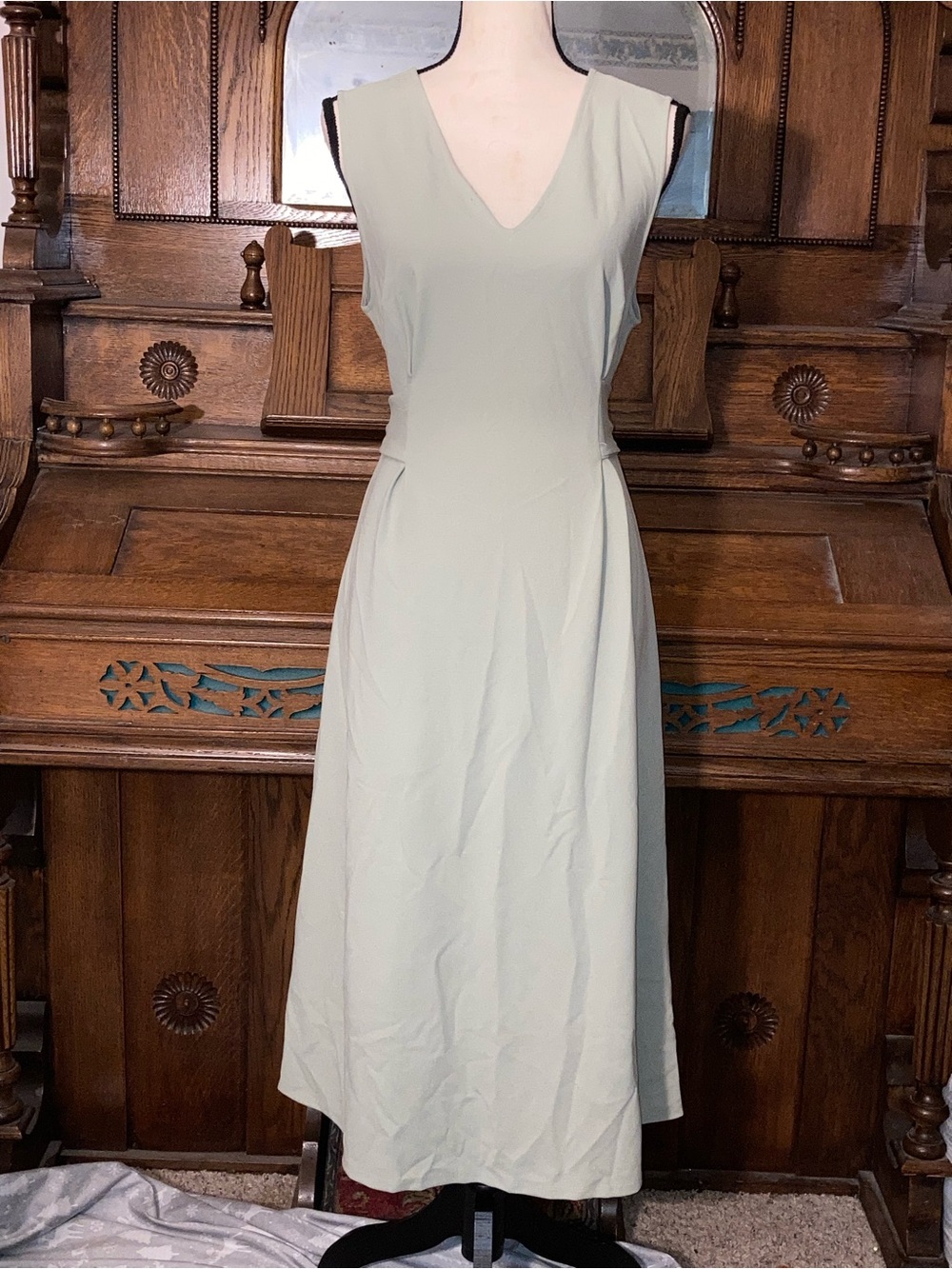NWT Zoe and Claire sage green tie back maxi dress medium